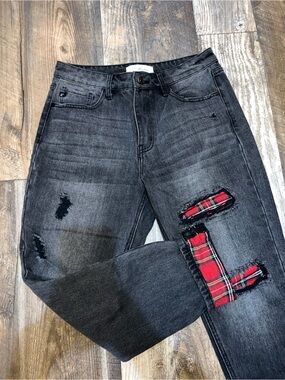 Kancan - black ‘peek a boo plaid flannel’ distressed jeans - NWOT